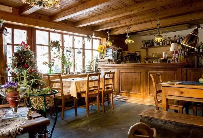 هتل Lyshaus Di Gressoney Saint Jean