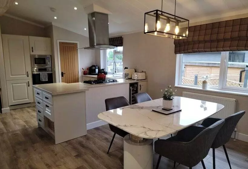 ホテル Stunning Luxury 2 Bed Lodge In Routh With Hot Tub