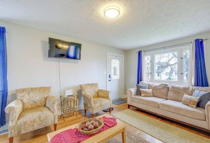 Inviting Vacation Home: 2 Mi To Mill Creek Falls!