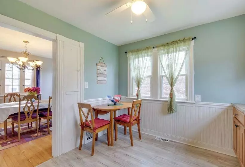 Inviting Vacation Home: 2 Mi To Mill Creek Falls!