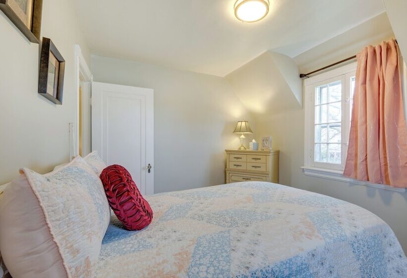 Inviting Vacation Home: 2 Mi To Mill Creek Falls!