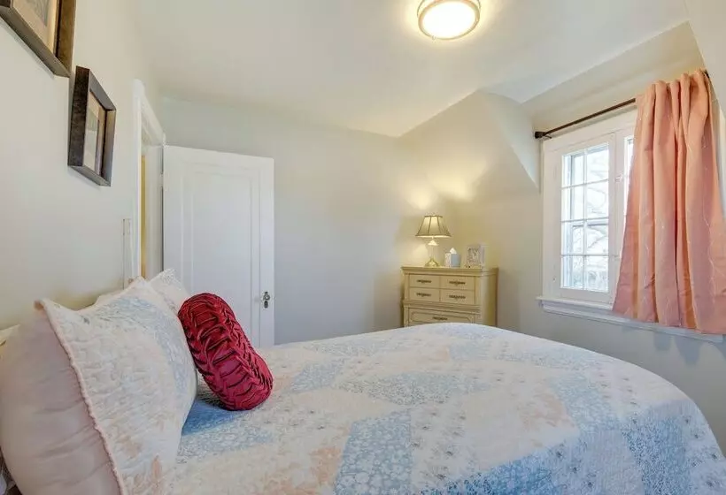 Inviting Vacation Home: 2 Mi To Mill Creek Falls!