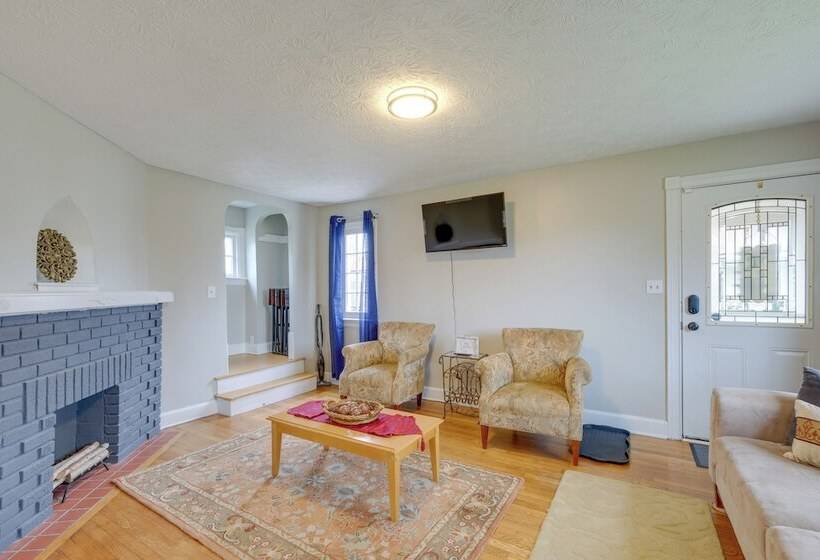 Inviting Vacation Home: 2 Mi To Mill Creek Falls!