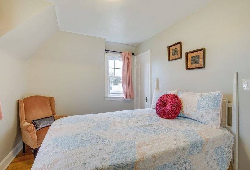 Inviting Vacation Home: 2 Mi To Mill Creek Falls!