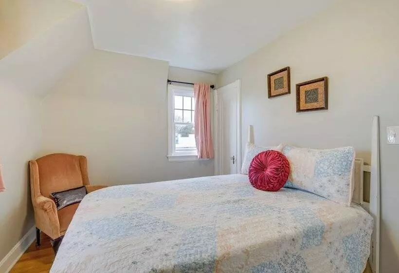 Inviting Vacation Home: 2 Mi To Mill Creek Falls!