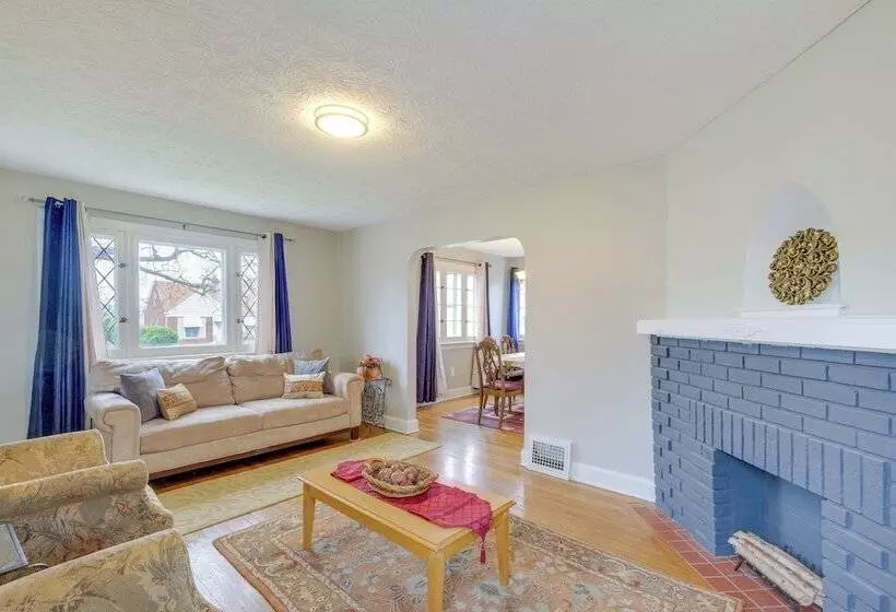 Inviting Vacation Home: 2 Mi To Mill Creek Falls!