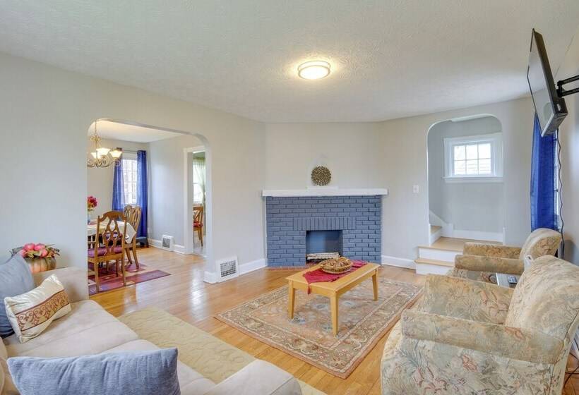 Inviting Vacation Home: 2 Mi To Mill Creek Falls!