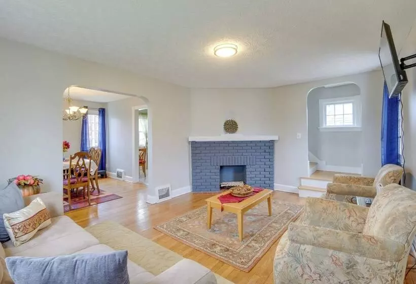 Inviting Vacation Home: 2 Mi To Mill Creek Falls!