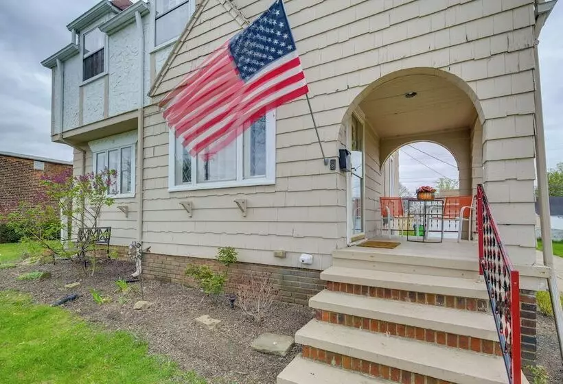 Inviting Vacation Home: 2 Mi To Mill Creek Falls!