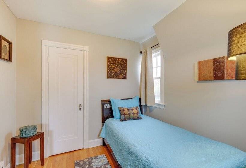 Inviting Vacation Home: 2 Mi To Mill Creek Falls!