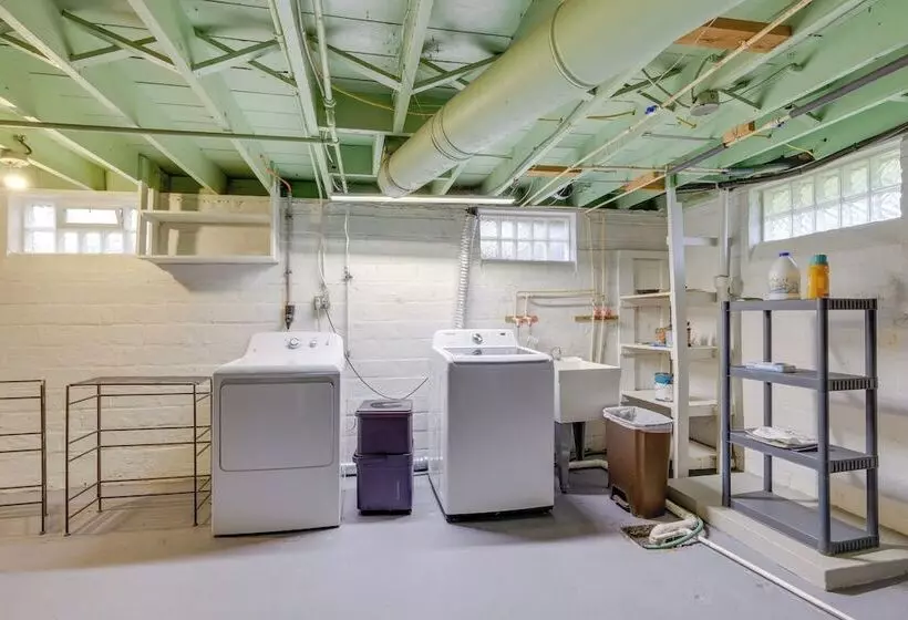 Inviting Vacation Home: 2 Mi To Mill Creek Falls!