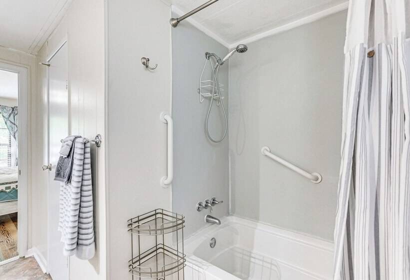 Lake Marion Home: Kayaks, Dock, Waterfront Fun!