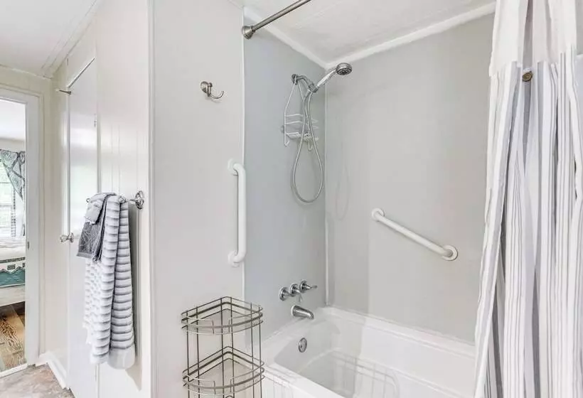 Lake Marion Home: Kayaks, Dock, Waterfront Fun!