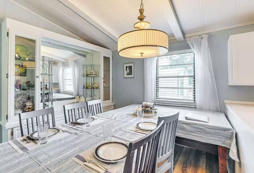 Lake Marion Home: Kayaks, Dock, Waterfront Fun!