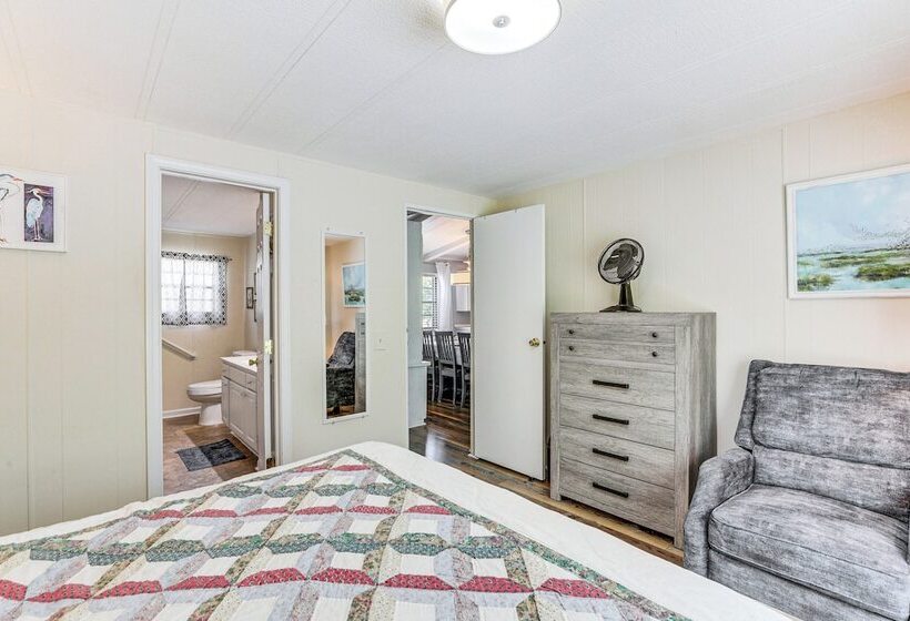 Lake Marion Home: Kayaks, Dock, Waterfront Fun!