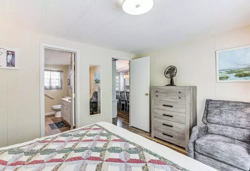 Lake Marion Home: Kayaks, Dock, Waterfront Fun!