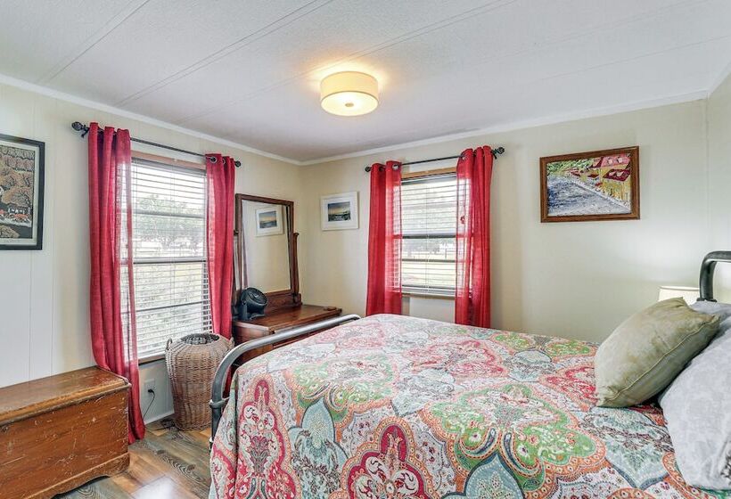 Lake Marion Home: Kayaks, Dock, Waterfront Fun!