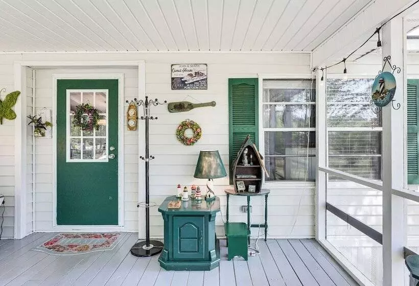 Lake Marion Home: Kayaks, Dock, Waterfront Fun!