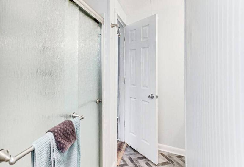 Lake Marion Home: Kayaks, Dock, Waterfront Fun!