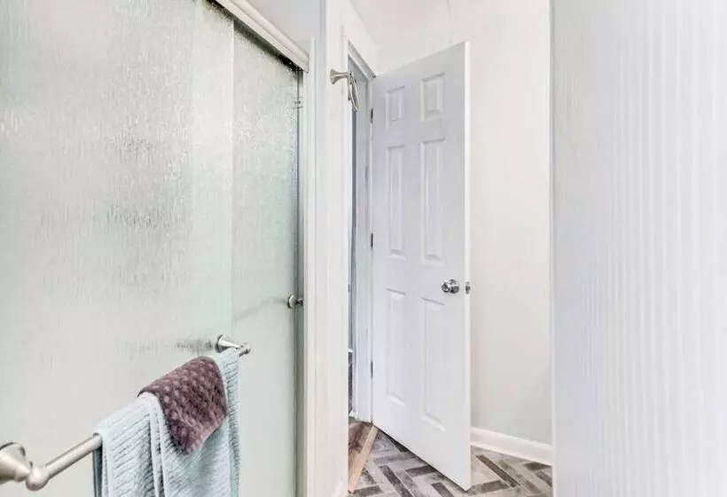 Lake Marion Home: Kayaks, Dock, Waterfront Fun!