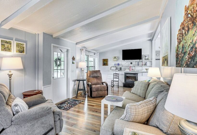 Lake Marion Home: Kayaks, Dock, Waterfront Fun!