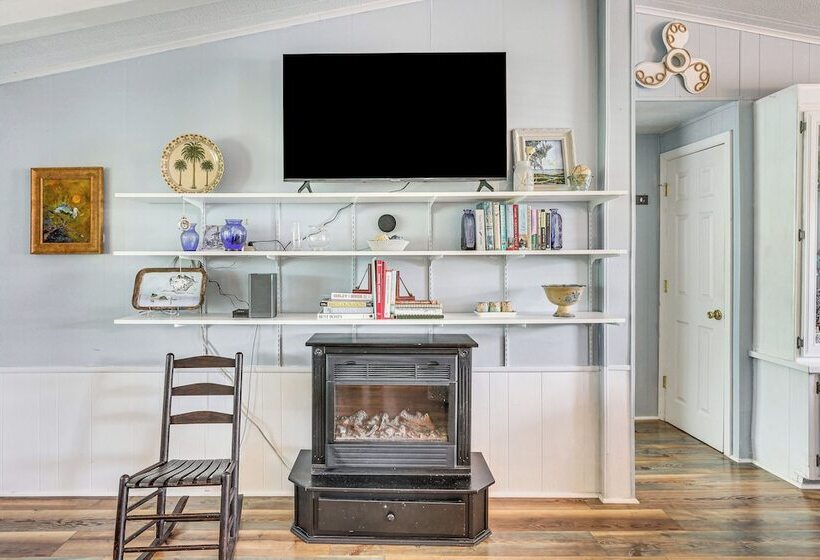 Lake Marion Home: Kayaks, Dock, Waterfront Fun!