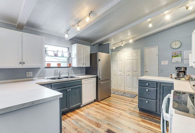 Lake Marion Home: Kayaks, Dock, Waterfront Fun!