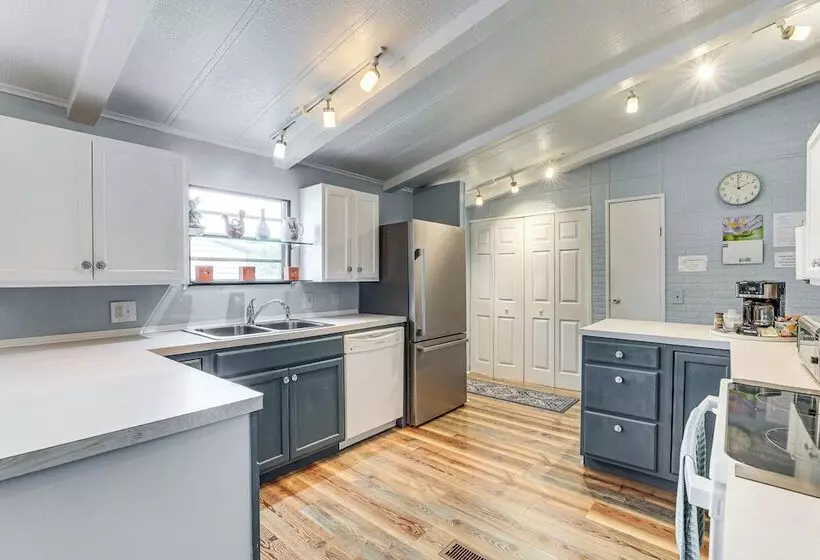 Lake Marion Home: Kayaks, Dock, Waterfront Fun!