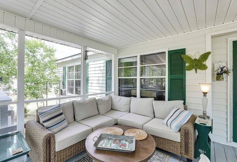 Lake Marion Home: Kayaks, Dock, Waterfront Fun!