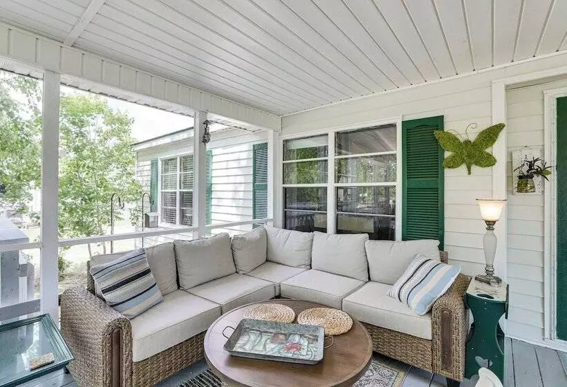 Lake Marion Home: Kayaks, Dock, Waterfront Fun!