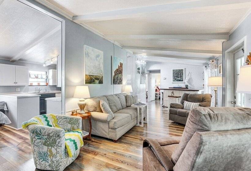 Lake Marion Home: Kayaks, Dock, Waterfront Fun!