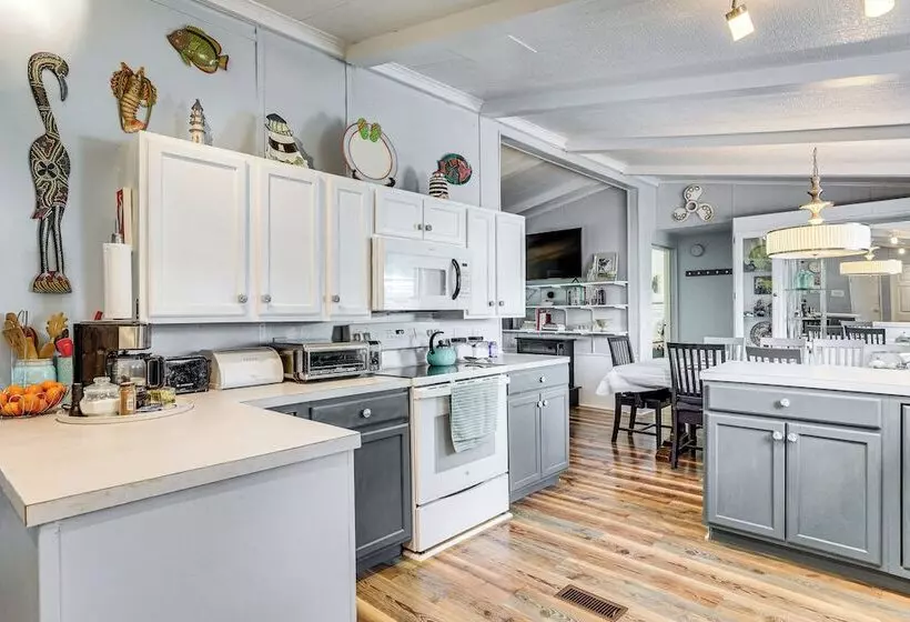 Lake Marion Home: Kayaks, Dock, Waterfront Fun!