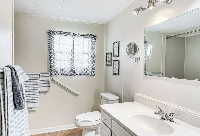 Lake Marion Home: Kayaks, Dock, Waterfront Fun!