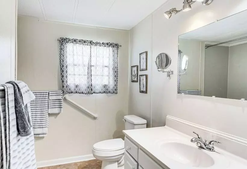 Lake Marion Home: Kayaks, Dock, Waterfront Fun!