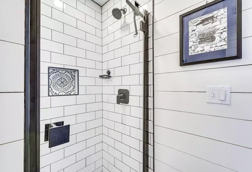 Lovely Ludlow Farmhouse ~ 1 Mi To Town & Slopes!