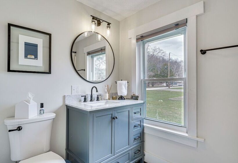 Lovely Ludlow Farmhouse ~ 1 Mi To Town & Slopes!