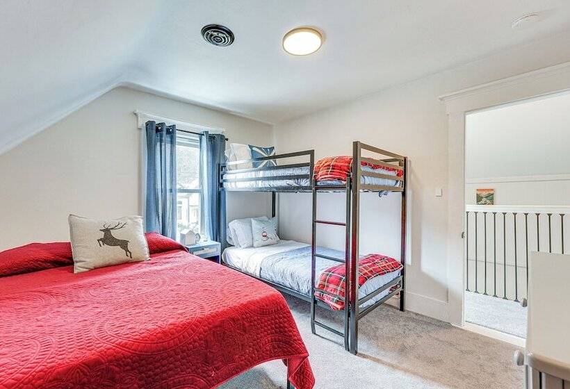 Lovely Ludlow Farmhouse ~ 1 Mi To Town & Slopes!