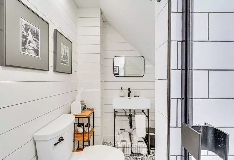 Lovely Ludlow Farmhouse ~ 1 Mi To Town & Slopes!