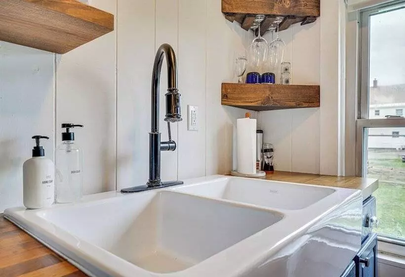 Lovely Ludlow Farmhouse ~ 1 Mi To Town & Slopes!