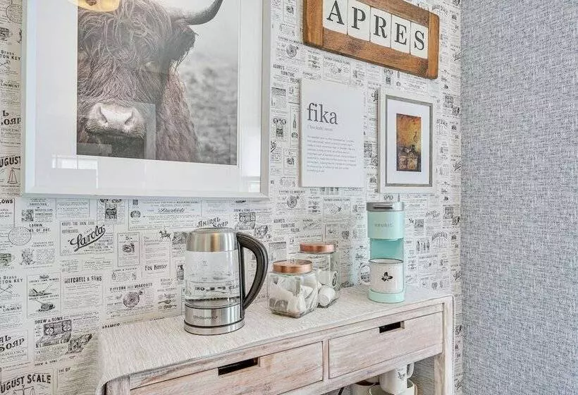 Lovely Ludlow Farmhouse ~ 1 Mi To Town & Slopes!