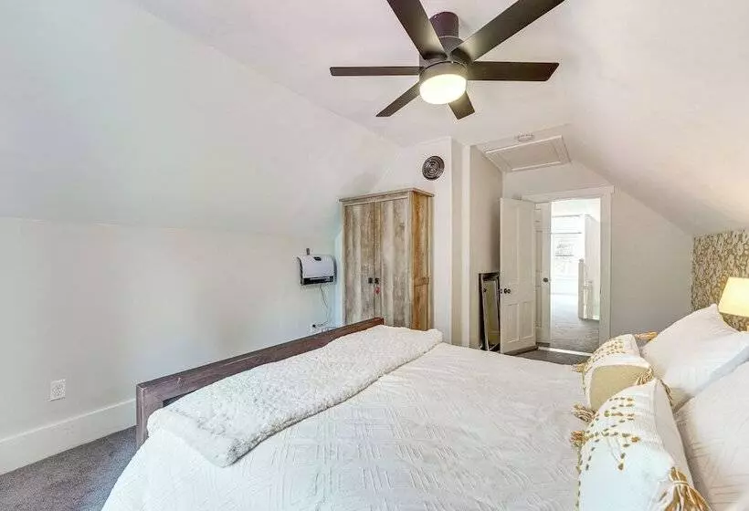 Lovely Ludlow Farmhouse ~ 1 Mi To Town & Slopes!