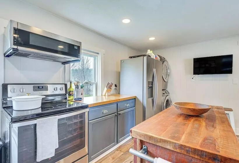 Lovely Ludlow Farmhouse ~ 1 Mi To Town & Slopes!