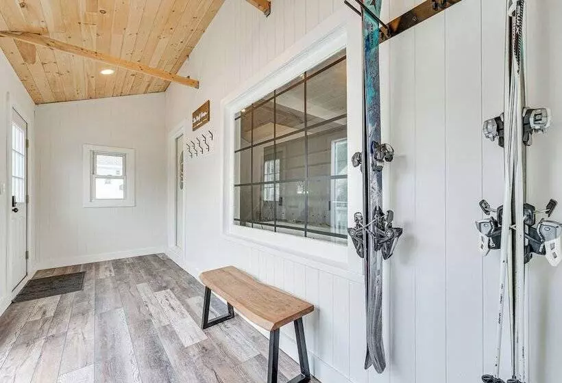 Lovely Ludlow Farmhouse ~ 1 Mi To Town & Slopes!