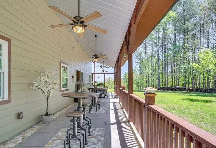 Infinity Pool + Mtn Views: Luxe Talking Rock Home