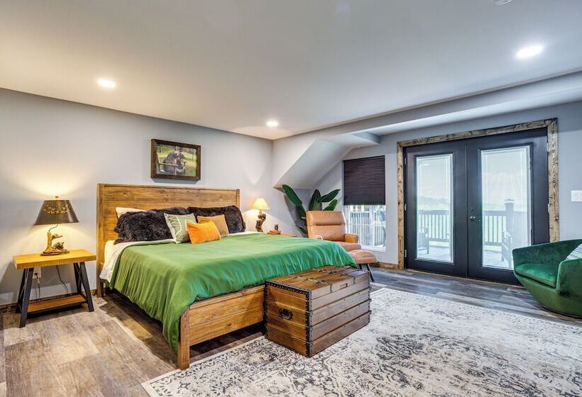 Infinity Pool + Mtn Views: Luxe Talking Rock Home