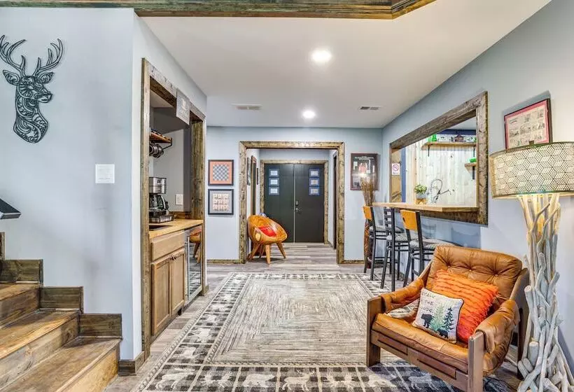 Infinity Pool + Mtn Views: Luxe Talking Rock Home