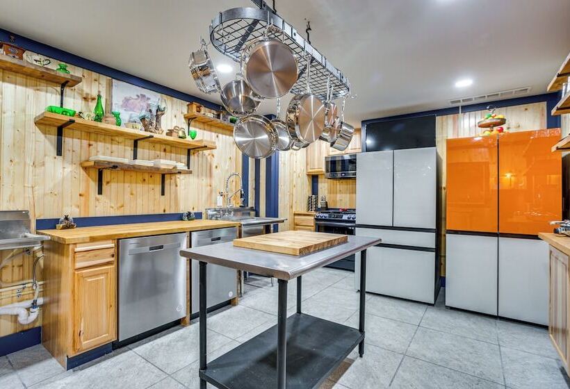 Infinity Pool + Mtn Views: Luxe Talking Rock Home