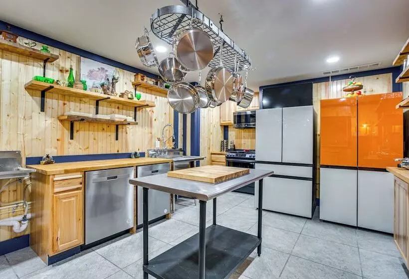 Infinity Pool + Mtn Views: Luxe Talking Rock Home