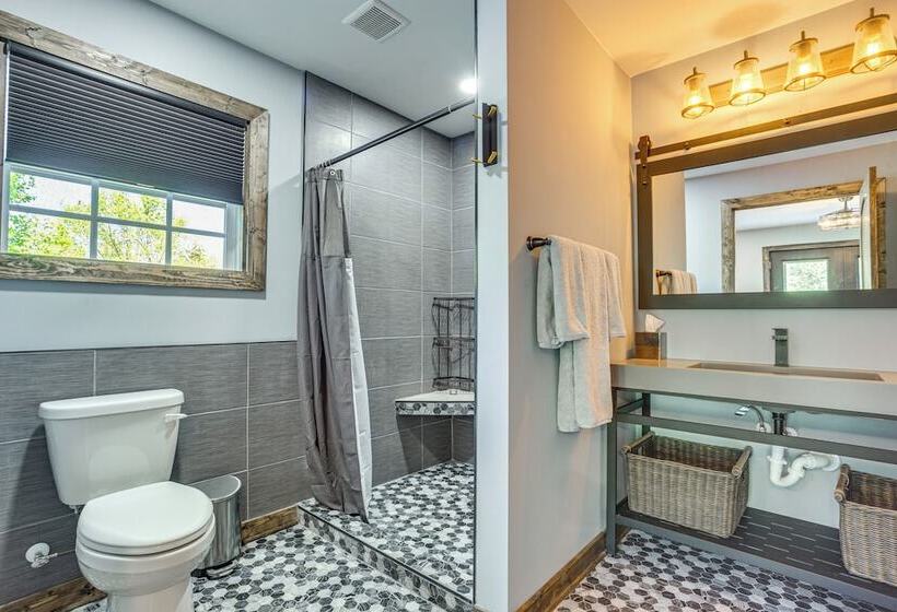 Infinity Pool + Mtn Views: Luxe Talking Rock Home