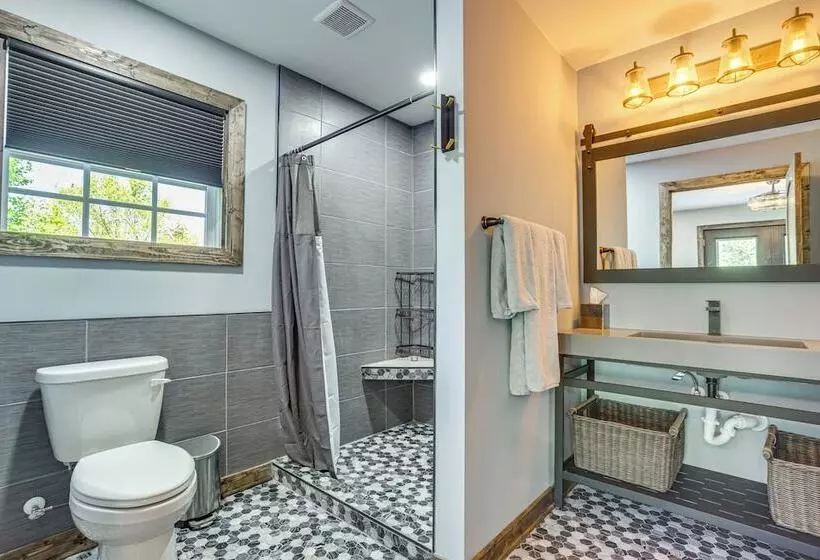 Infinity Pool + Mtn Views: Luxe Talking Rock Home